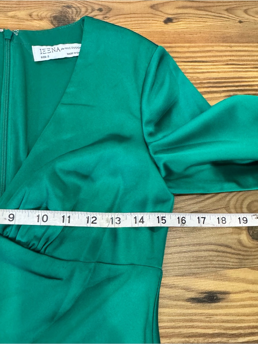 Green Satin V-Neck Long Sleeve Evening Dress - Picture 4 of 6